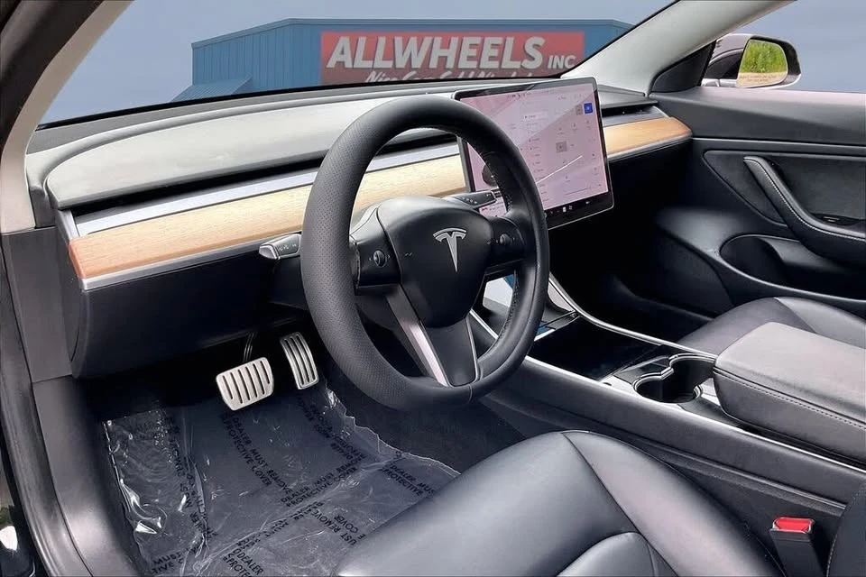 2020 Tesla Model 3 Performance - Image 11 of 21