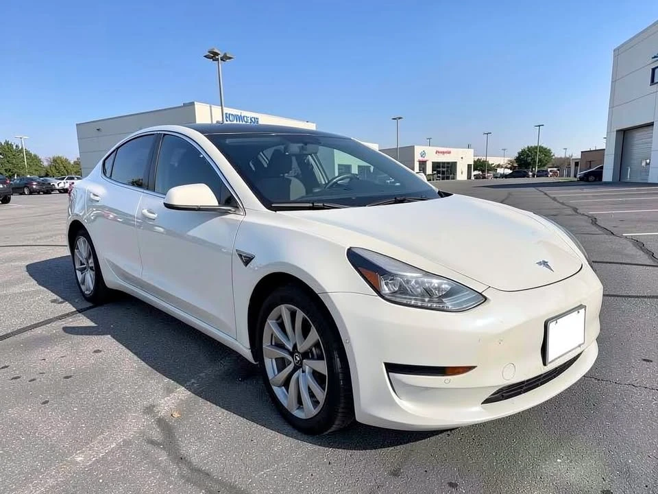 2020 Tesla Model 3 - Image 5 of 14