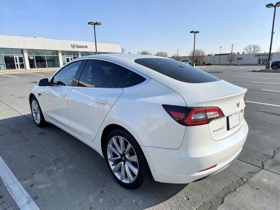 2020 Tesla Model 3 - Image 3 of 14