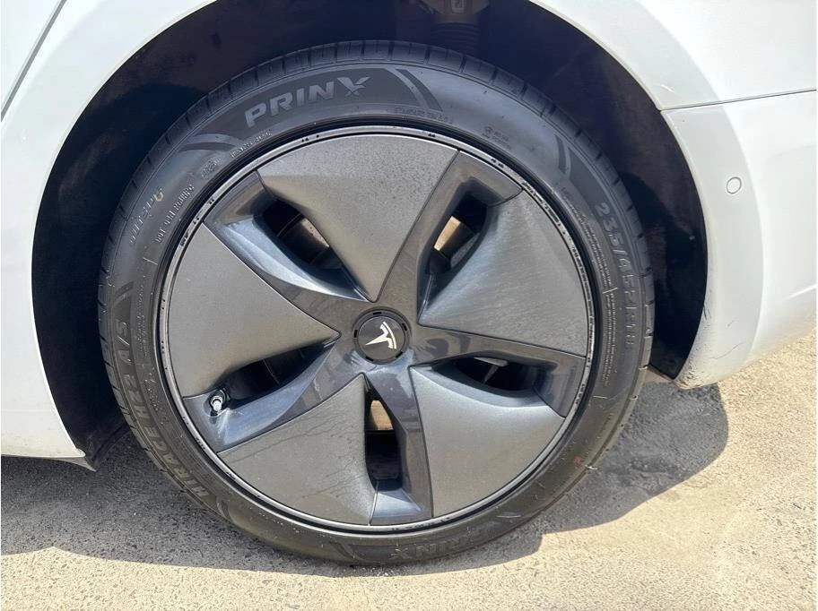 2020 Tesla Model 3 - Image 9 of 17