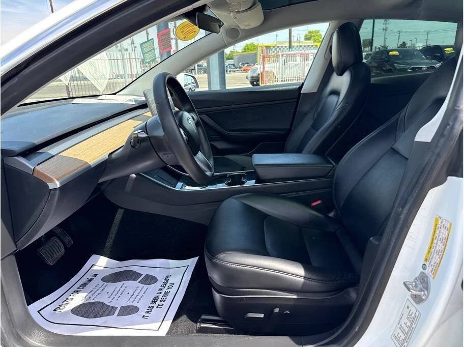 2020 Tesla Model 3 - Image 16 of 17