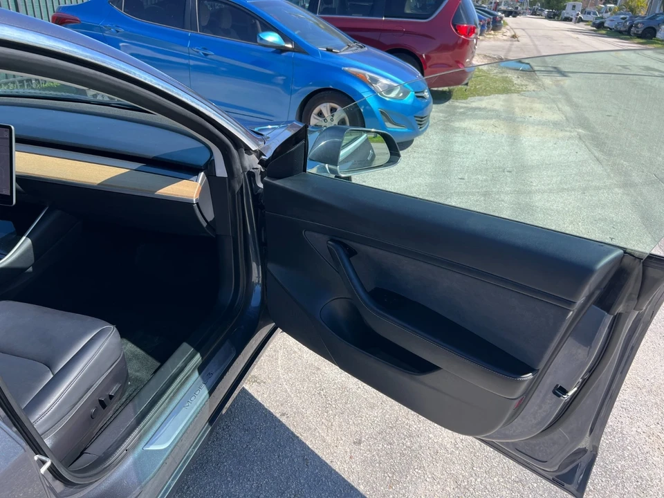 2020 Tesla Model 3 - Image 18 of 21