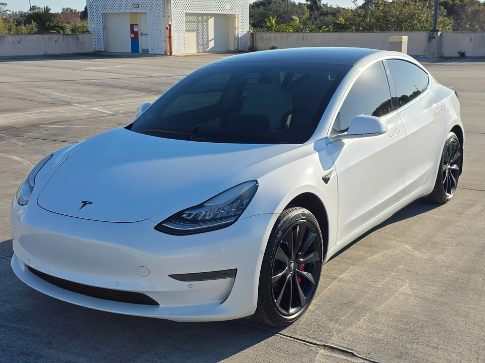 2020 Tesla Model 3 - Image 2 of 21