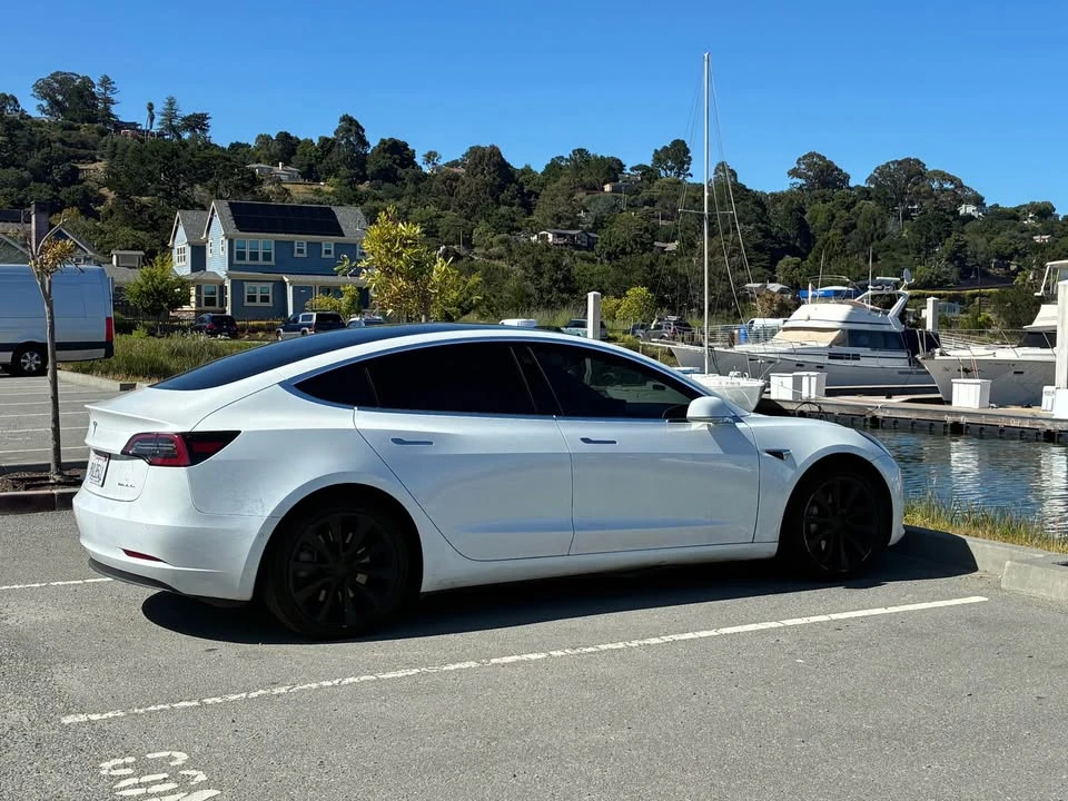 2020 Tesla Model 3 - Image 2 of 11