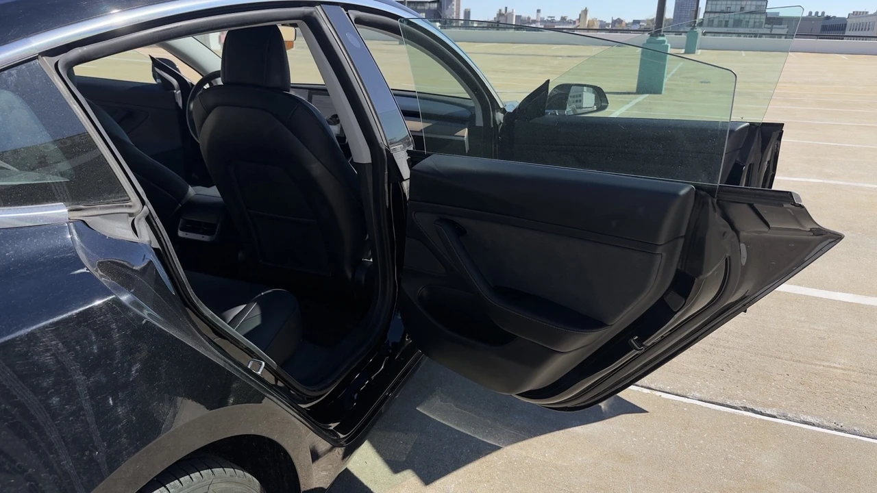 2020 Tesla Model 3 - Image 17 of 21