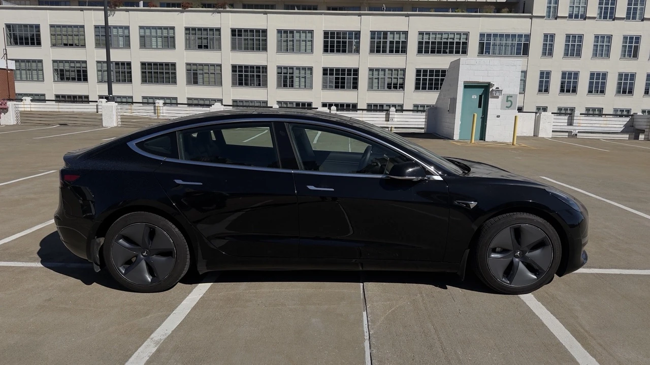 2020 Tesla Model 3 - Image 2 of 21