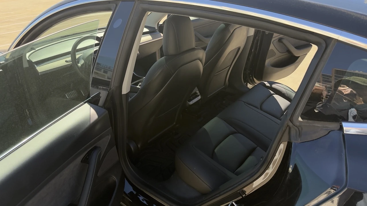 2020 Tesla Model 3 - Image 10 of 21