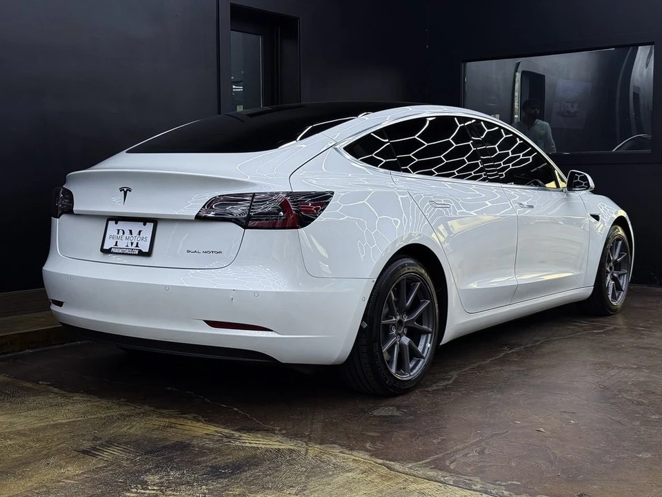 2020 Tesla Model 3 - Image 9 of 12