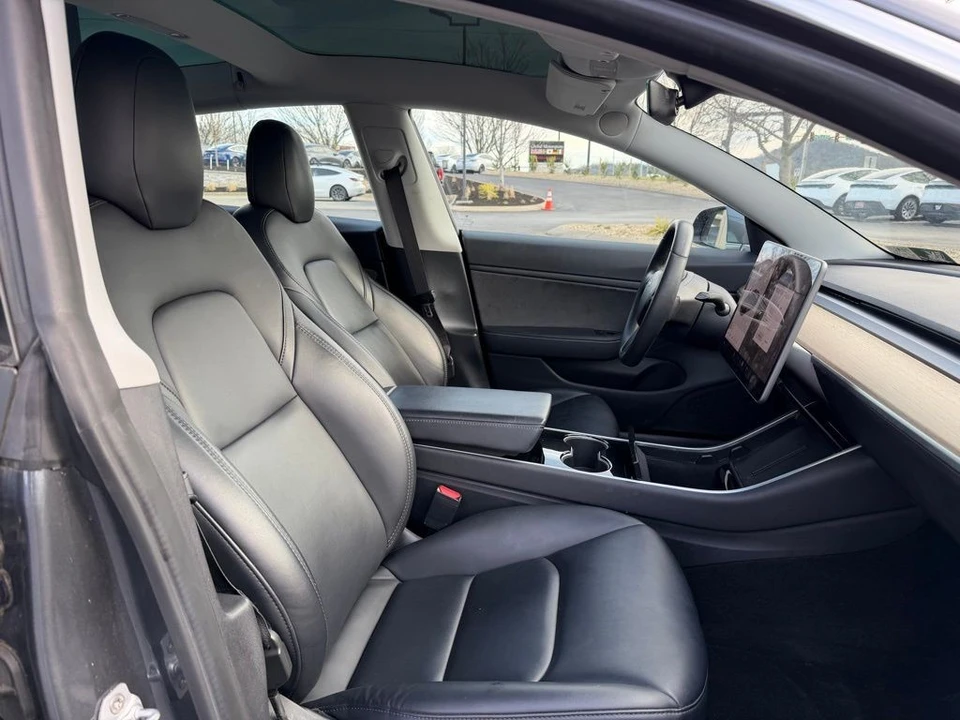 2020 Tesla Model 3 - Image 17 of 20