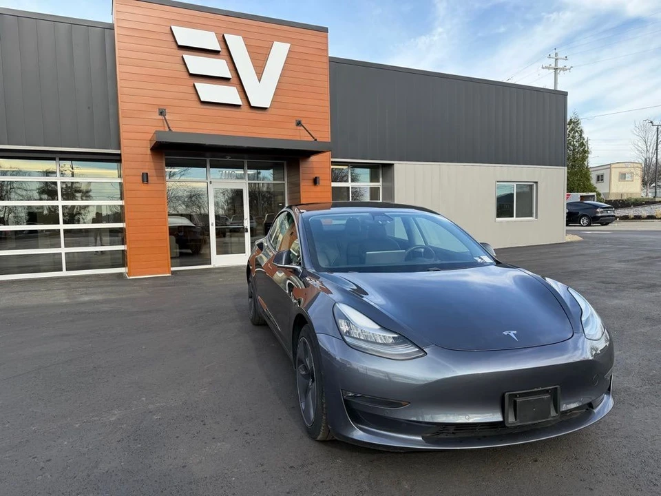 2020 Tesla Model 3 - Image 2 of 20