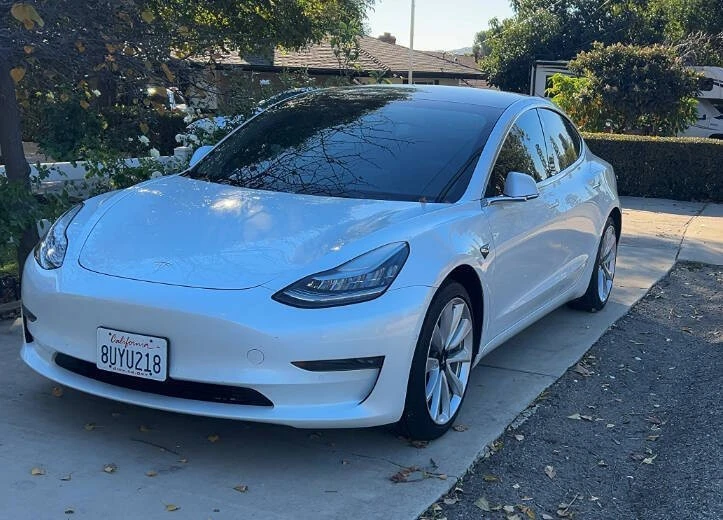 2020 Tesla Model 3 - Image 2 of 11