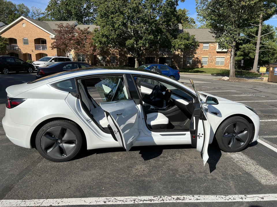 2020 Tesla Model 3 - Image 19 of 31