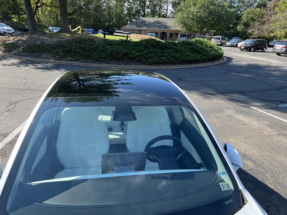 2020 Tesla Model 3 - Image 23 of 31