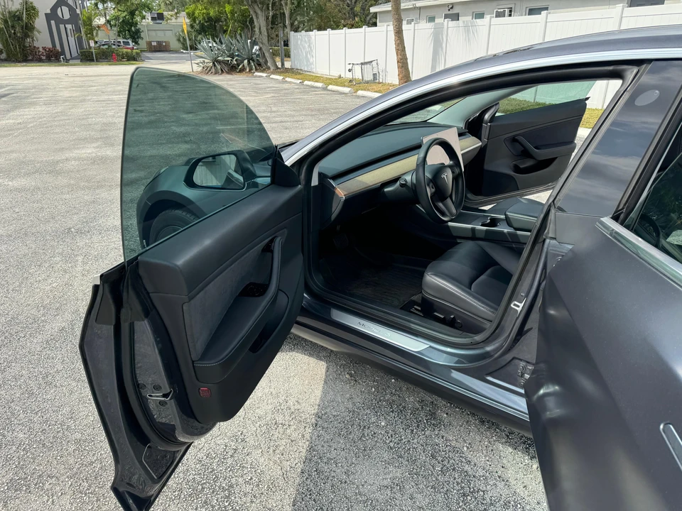 2020 Tesla Model 3 - Image 25 of 31