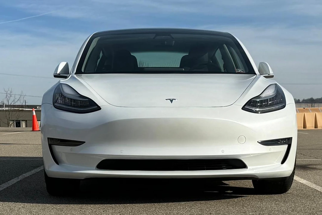 2020 Tesla Model 3 - Image 2 of 31