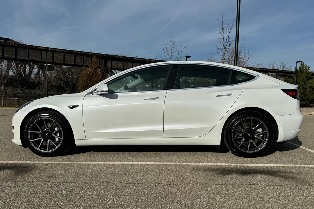 2020 Tesla Model 3 - Image 8 of 31