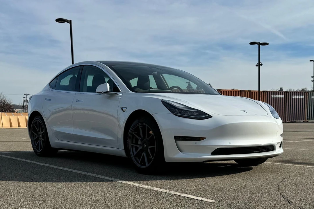 2020 Tesla Model 3 - Image 3 of 31