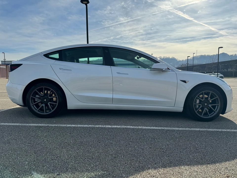 2020 Tesla Model 3 - Image 14 of 31