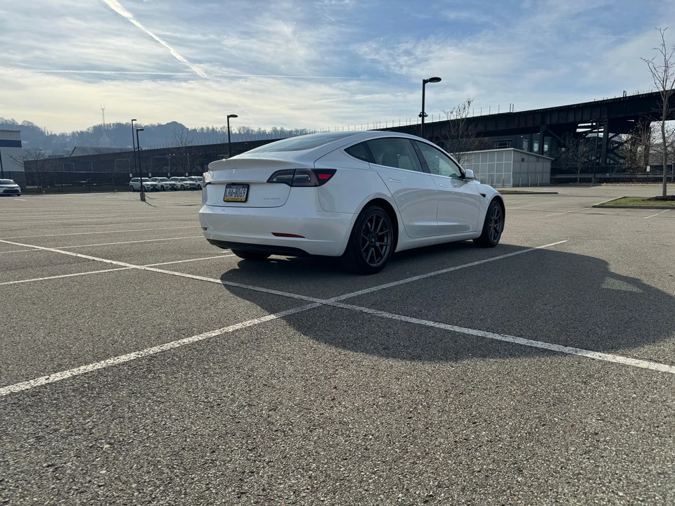 2020 Tesla Model 3 - Image 11 of 31
