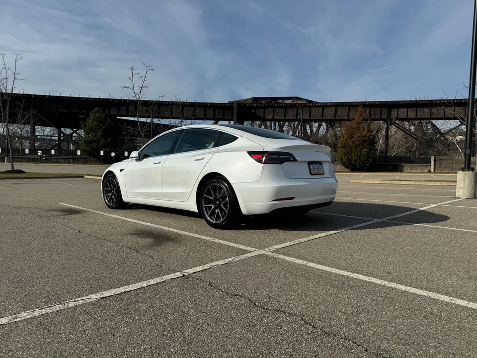 2020 Tesla Model 3 - Image 9 of 31
