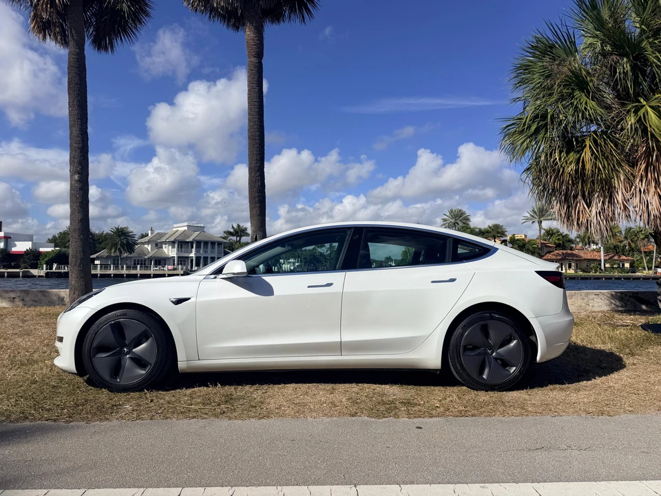 2020 Tesla Model 3 - Image 15 of 31