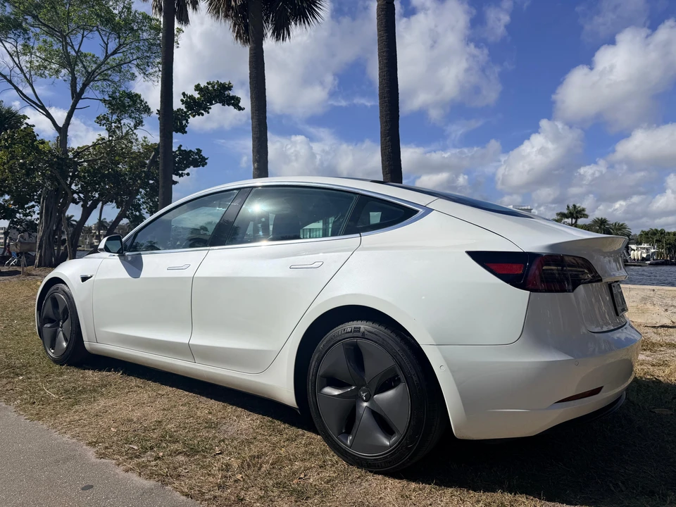 2020 Tesla Model 3 - Image 16 of 31