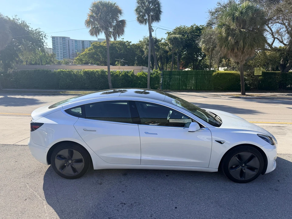 2020 Tesla Model 3 - Image 18 of 31