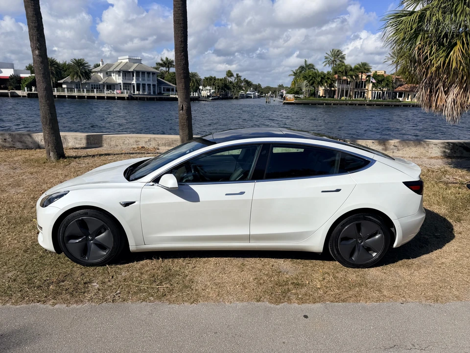 2020 Tesla Model 3 - Image 14 of 31