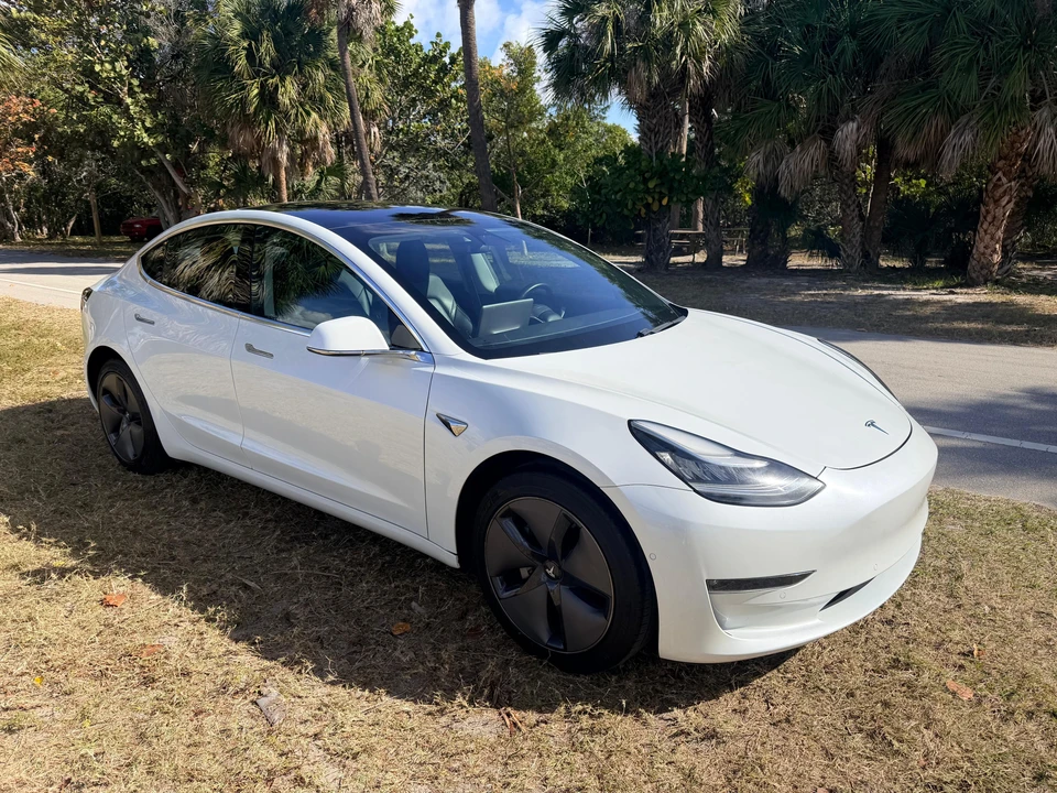 2020 Tesla Model 3 - Image 19 of 31