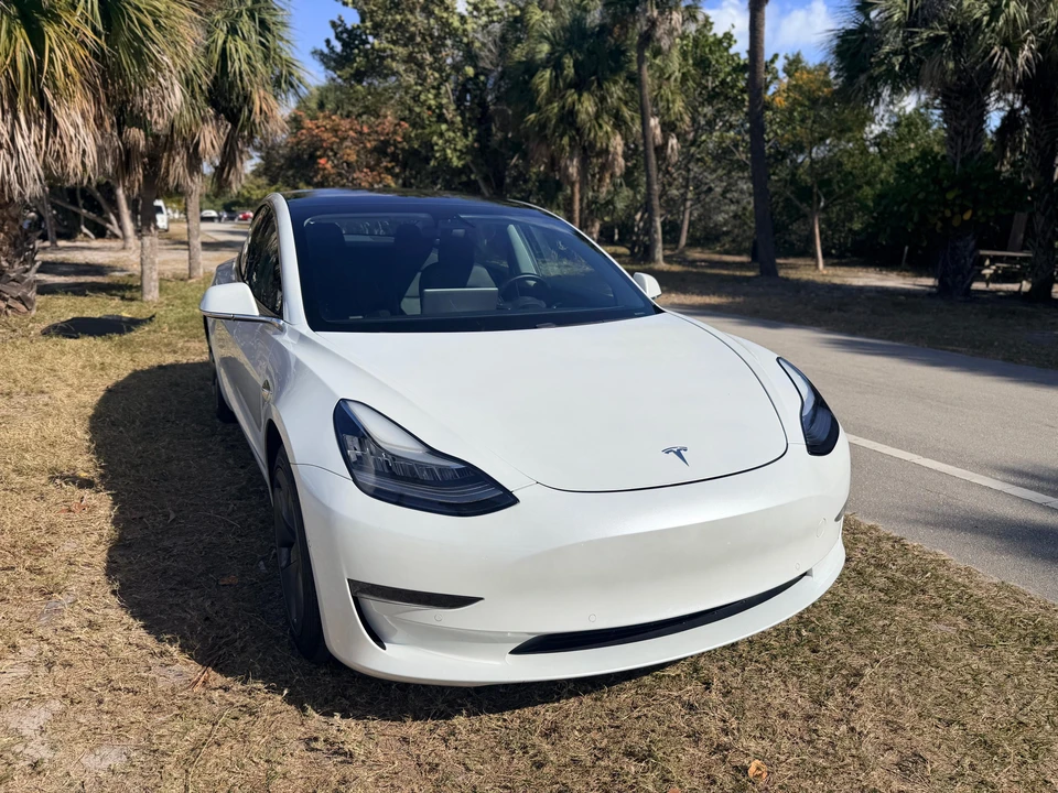 2020 Tesla Model 3 - Image 22 of 31