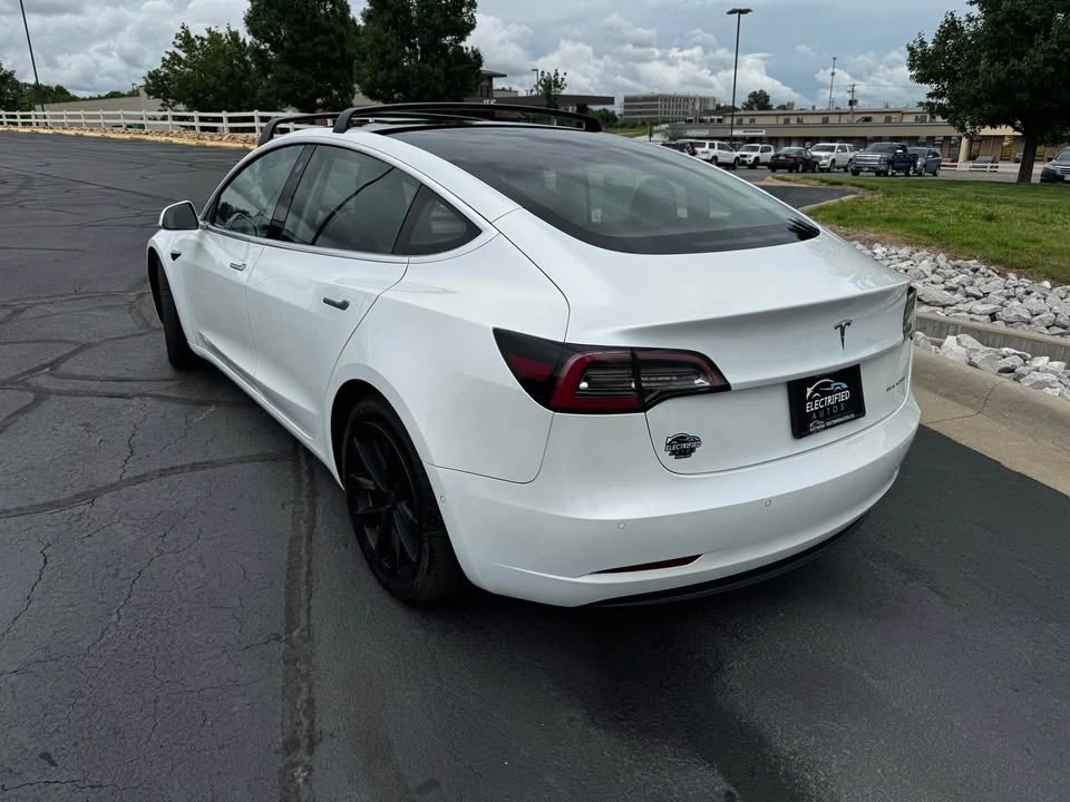 2020 Tesla Model 3 - Image 2 of 12