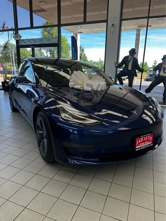 2020 Tesla Model 3 - Image 2 of 14