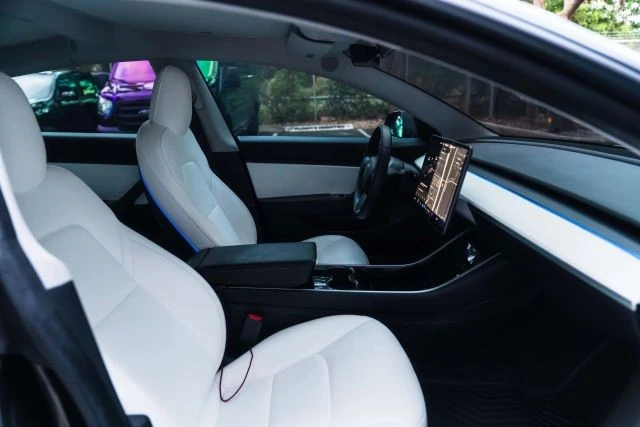 2020 Tesla Model 3 - Image 18 of 21
