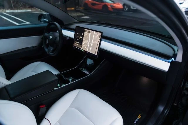 2020 Tesla Model 3 - Image 16 of 21