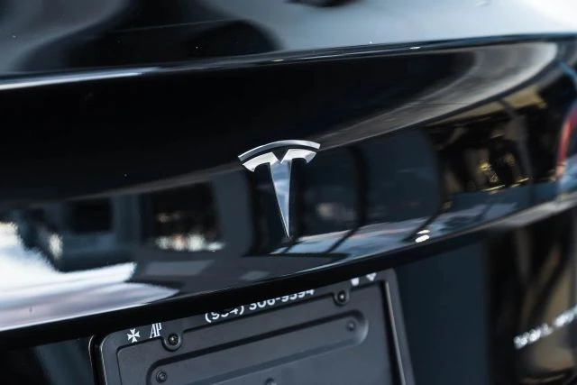 2020 Tesla Model 3 - Image 14 of 21