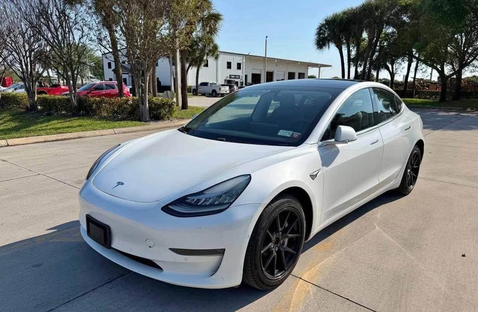 2020 Tesla Model 3 - Image 3 of 6