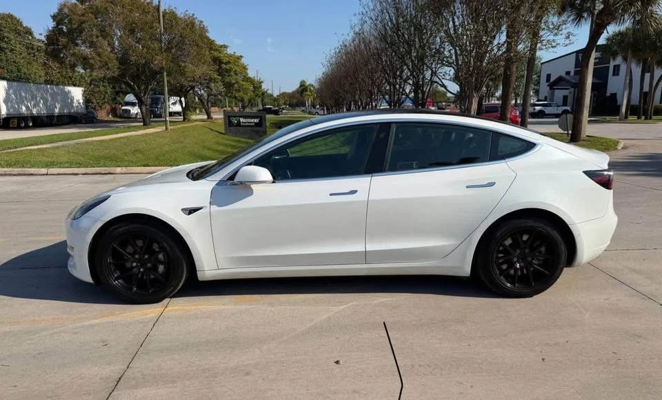 2020 Tesla Model 3 - Image 2 of 6