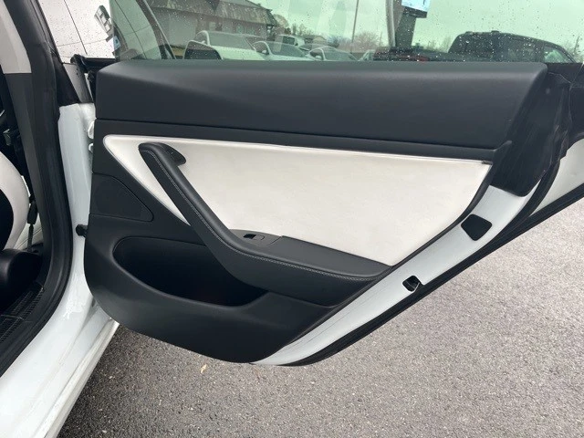 2020 Tesla Model 3 Performance - Image 17 of 21