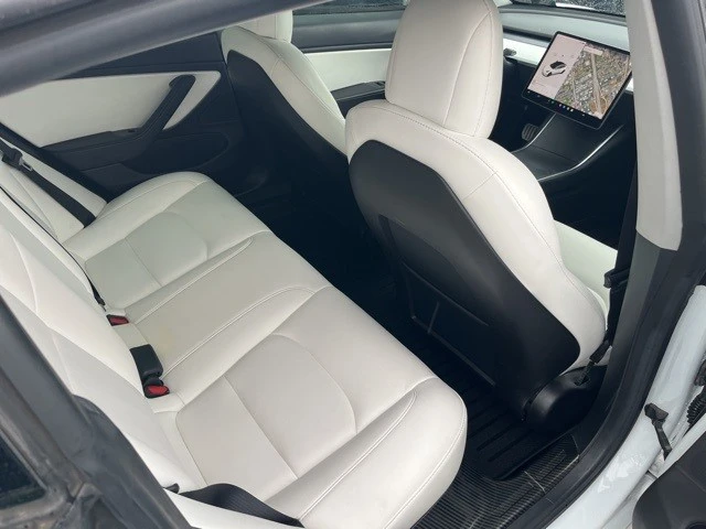 2020 Tesla Model 3 Performance - Image 18 of 21