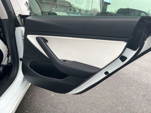 2020 Tesla Model 3 Performance - Image 17 of 21