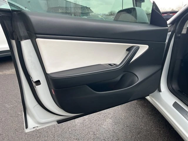 2020 Tesla Model 3 Performance - Image 9 of 21