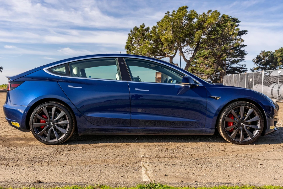 2020 Tesla Model 3 Performance - Image 3 of 31