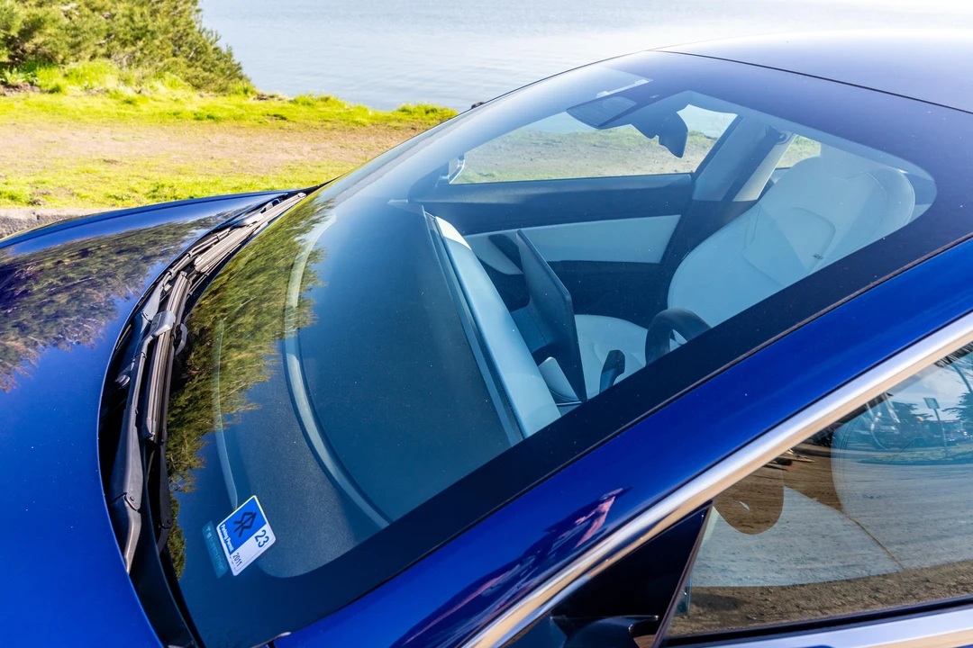 2020 Tesla Model 3 Performance - Image 17 of 31
