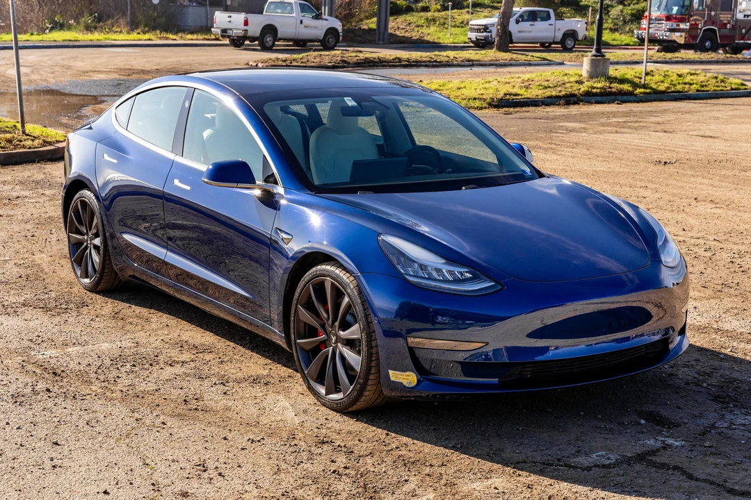 2020 Tesla Model 3 Performance - Image 10 of 31