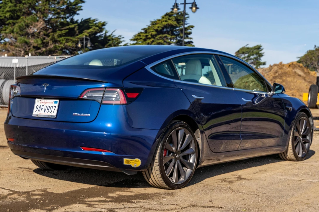 2020 Tesla Model 3 Performance - Image 4 of 31