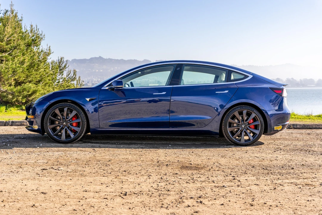 2020 Tesla Model 3 Performance - Image 8 of 31