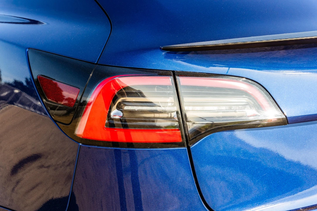 2020 Tesla Model 3 Performance - Image 22 of 31