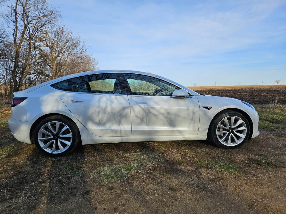 2020 Tesla Model 3 Performance - Image 14 of 31