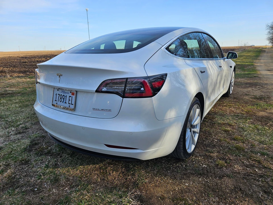 2020 Tesla Model 3 Performance - Image 12 of 31