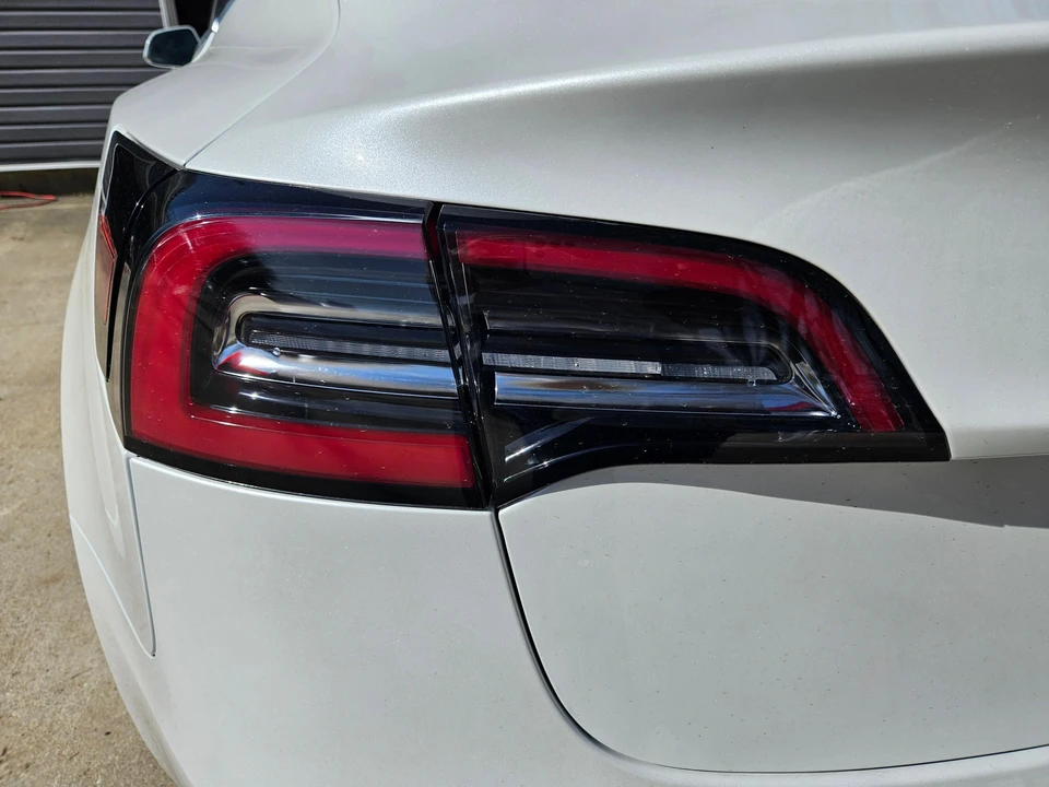 2020 Tesla Model 3 Performance - Image 23 of 31